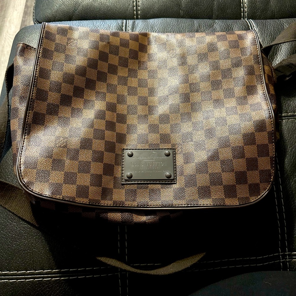 Louis Vuitton Navigilio Bag, medium size satchel. In good condition